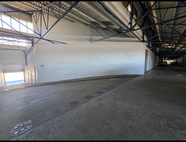 650M² WAREHOUSE TO LET IN PAARDEN EILAND